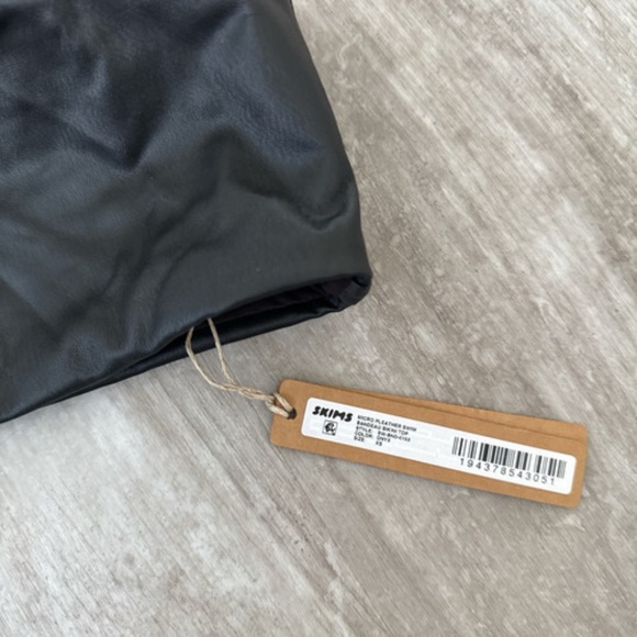 NWT Skims Micro pleather swim bandeau bikini top Color Onyx SW-BND-0153 XS - Picture 3 of 3